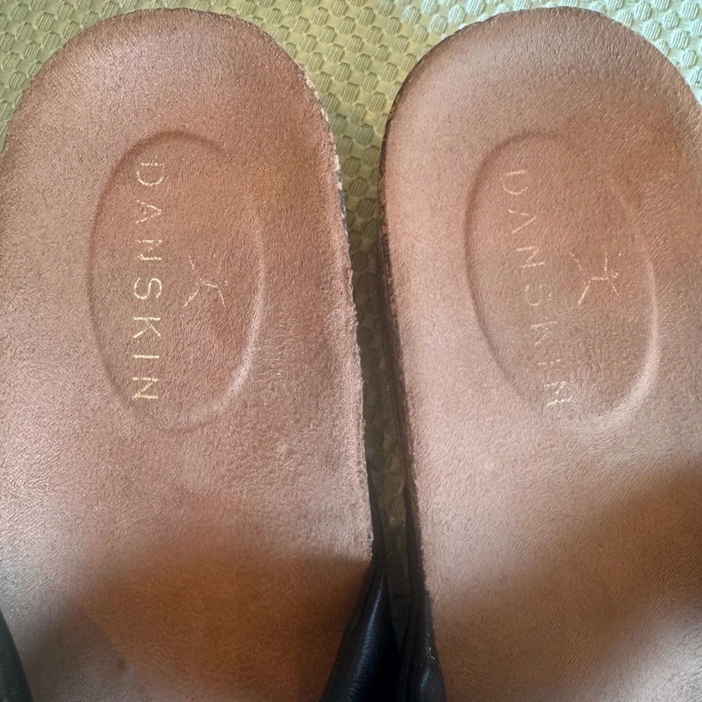 Danskin Size 10 cork slip on sandal “faith“ in black, vegan leather. NWOT